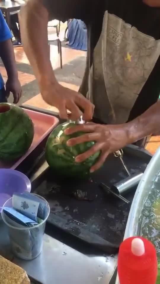 马来西亚网红吃瓜视频,趣味视频引网友热议