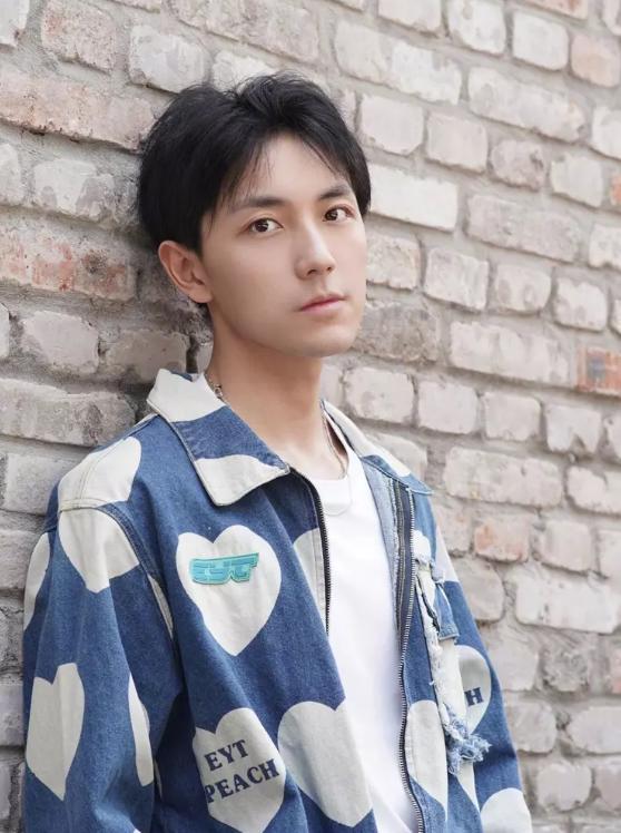 吃瓜网红头像高清男生,高清男生吃瓜网红头像解析