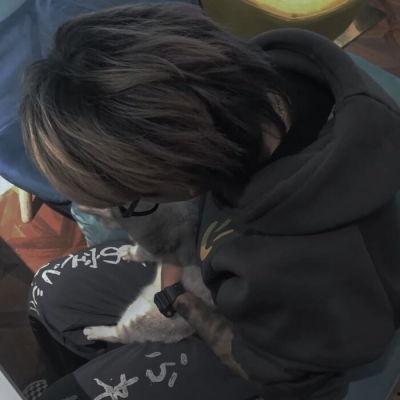 网红帅哥吃瓜事件视频播放,视频播放量惊人，网友热议不断