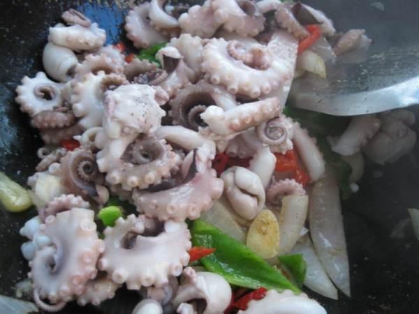 网红八爪鱼吃瓜事件真相,真相背后引人深思