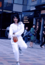 抖音街拍网红吃瓜,网红现场吃瓜，趣味瞬间尽收眼底