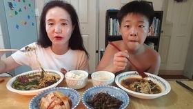 网暴母子吃瓜在线,吃瓜群众背后的冷思考