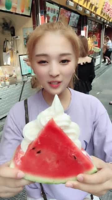 网红吃瓜小姐姐视频大全,揭秘热门视频背后的趣味故事  第3张